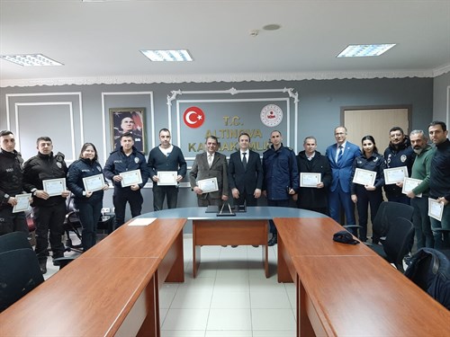 Emniyet Müdürlüğü çalışanlarına başarı belgesi!.